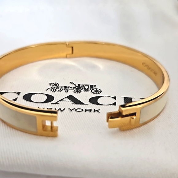 Coach NWT Horse and Carriage Bracelet - Picture 4 of 5